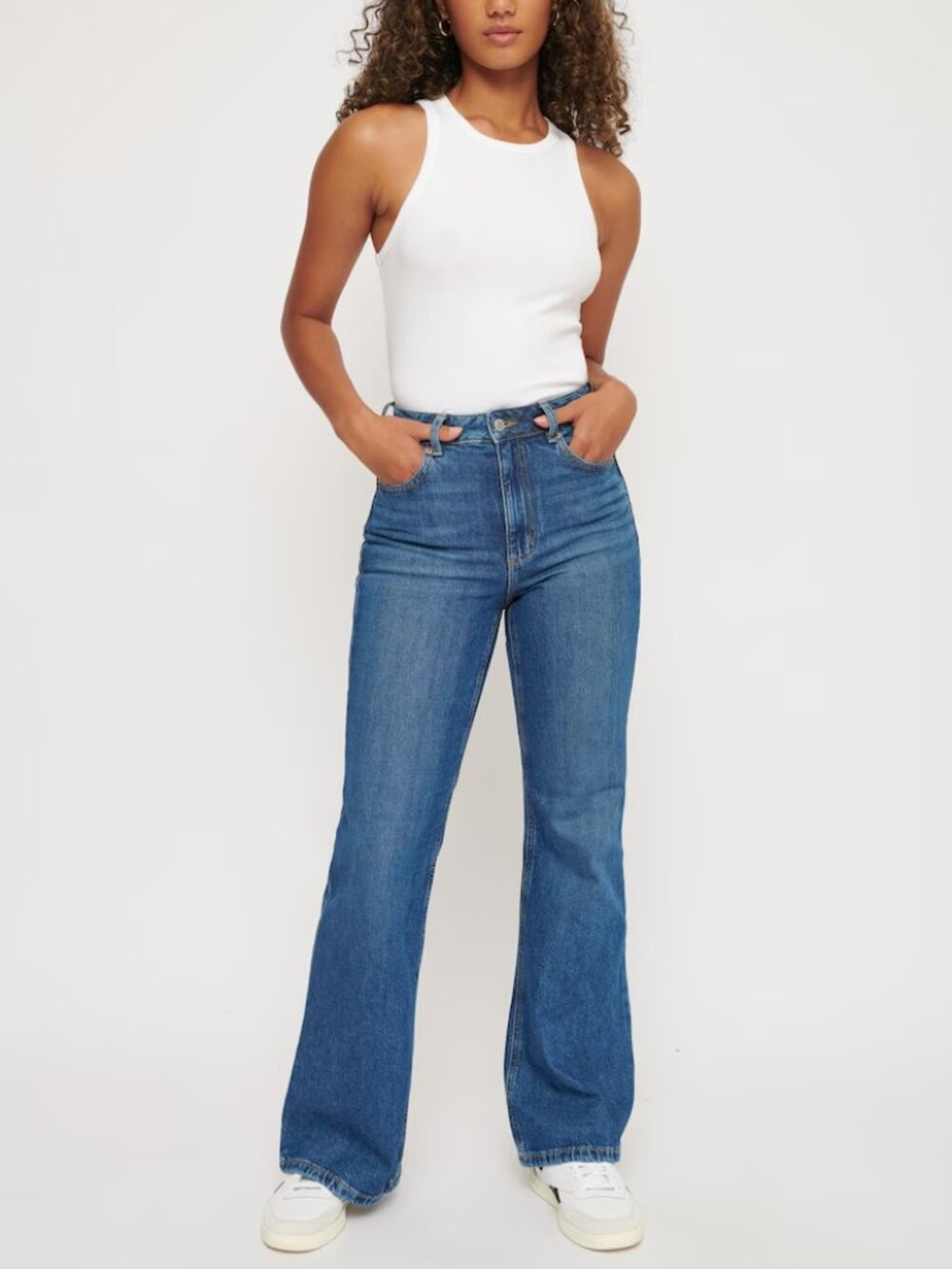 EUC * DYNAMITE * Hailey Flared Jeans * Size 28 * Blue